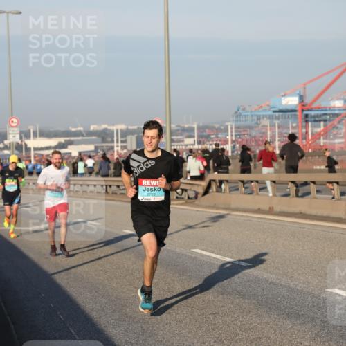 03.10.2025 - Köhlbrandbrückenlauf Yannick Fuchs http://msf.ph/oto/9144550 03.10.2025 08:32:57 Position 2 2722 meine-sportfotos.de