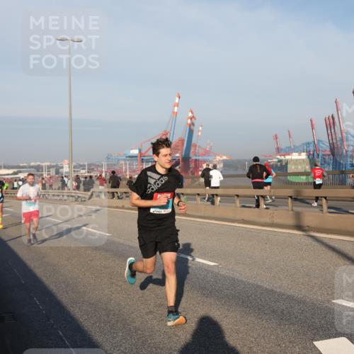 03.10.2025 - Köhlbrandbrückenlauf Yannick Fuchs http://msf.ph/oto/9144555 03.10.2025 08:32:58 Position 2  meine-sportfotos.de