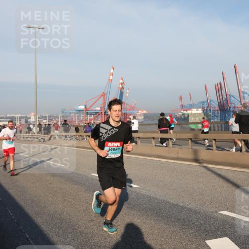 03.10.2025 - Köhlbrandbrückenlauf Yannick Fuchs http://msf.ph/oto/9144561 03.10.2025 08:32:58 Position 2 2722 meine-sportfotos.de