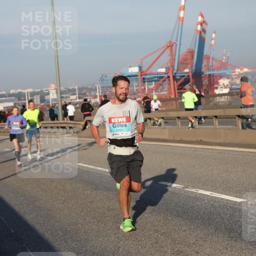 03.10.2025 - Köhlbrandbrückenlauf Yannick Fuchs http://msf.ph/oto/9144623 03.10.2025 08:33:05 Position 2 2933 meine-sportfotos.de