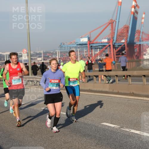 03.10.2025 - Köhlbrandbrückenlauf Yannick Fuchs http://msf.ph/oto/9144642 03.10.2025 08:33:08 Position 2 3152, 3704 meine-sportfotos.de
