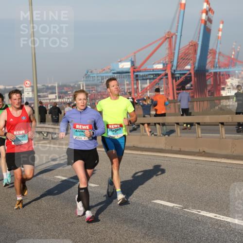 03.10.2025 - Köhlbrandbrückenlauf Yannick Fuchs http://msf.ph/oto/9144646 03.10.2025 08:33:08 Position 2 3704, 3712, 20 meine-sportfotos.de