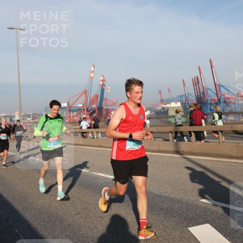 03.10.2025 - Köhlbrandbrückenlauf Yannick Fuchs http://msf.ph/oto/9144673 03.10.2025 08:33:10 Position 2 2705, 315 meine-sportfotos.de