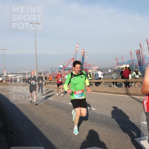 03.10.2025 - Köhlbrandbrückenlauf Yannick Fuchs http://msf.ph/oto/9144678 03.10.2025 08:33:11 Position 2 2705 meine-sportfotos.de