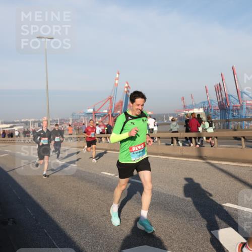 03.10.2025 - Köhlbrandbrückenlauf Yannick Fuchs http://msf.ph/oto/9144683 03.10.2025 08:33:11 Position 2 2705, 3 meine-sportfotos.de