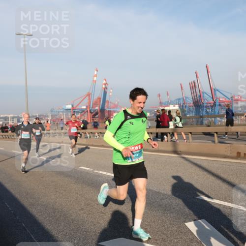 03.10.2025 - Köhlbrandbrückenlauf Yannick Fuchs http://msf.ph/oto/9144687 03.10.2025 08:33:11 Position 2 2705 meine-sportfotos.de