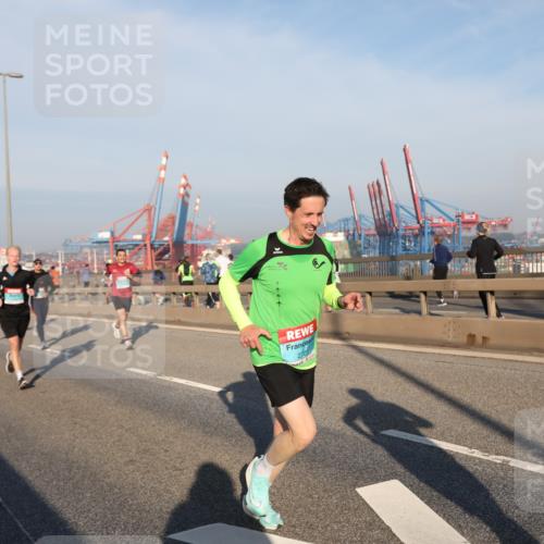03.10.2025 - Köhlbrandbrückenlauf Yannick Fuchs http://msf.ph/oto/9144692 03.10.2025 08:33:11 Position 2 2705 meine-sportfotos.de