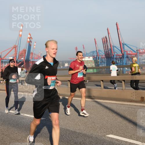 03.10.2025 - Köhlbrandbrückenlauf Yannick Fuchs http://msf.ph/oto/9144708 03.10.2025 08:33:13 Position 2  meine-sportfotos.de