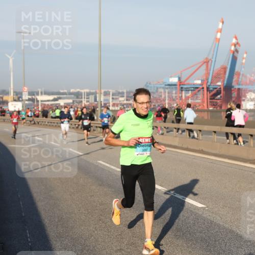 03.10.2025 - Köhlbrandbrückenlauf Yannick Fuchs http://msf.ph/oto/9144755 03.10.2025 08:33:24 Position 2 3262 meine-sportfotos.de