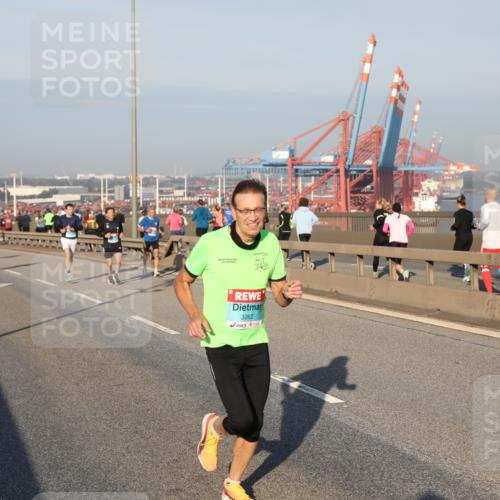 03.10.2025 - Köhlbrandbrückenlauf Yannick Fuchs http://msf.ph/oto/9144761 03.10.2025 08:33:24 Position 2 3262 meine-sportfotos.de