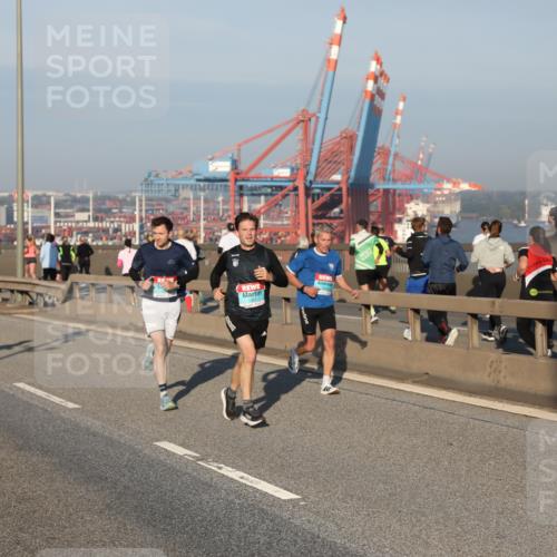 03.10.2025 - Köhlbrandbrückenlauf Yannick Fuchs http://msf.ph/oto/9144804 03.10.2025 08:33:28 Position 2  meine-sportfotos.de