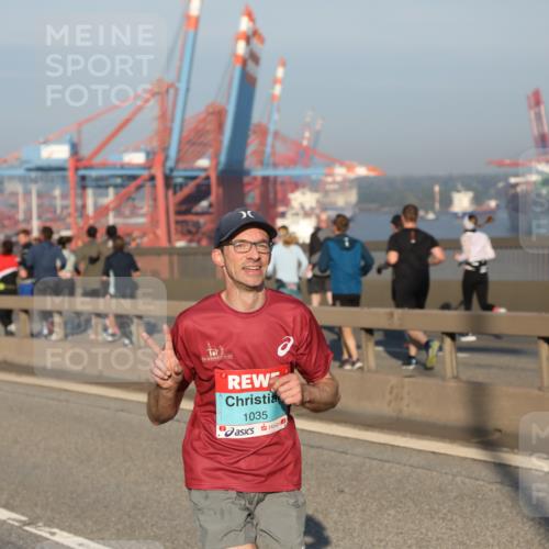 03.10.2025 - Köhlbrandbrückenlauf Yannick Fuchs http://msf.ph/oto/9144848 03.10.2025 08:33:32 Position 2 1035 meine-sportfotos.de