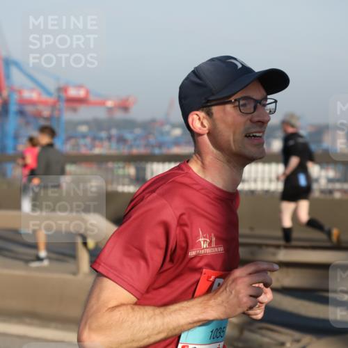03.10.2025 - Köhlbrandbrückenlauf Yannick Fuchs http://msf.ph/oto/9144867 03.10.2025 08:33:33 Position 2 1035 meine-sportfotos.de