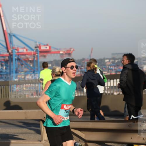 03.10.2025 - Köhlbrandbrückenlauf Yannick Fuchs http://msf.ph/oto/9144889 03.10.2025 08:33:40 Position 2 1268 meine-sportfotos.de