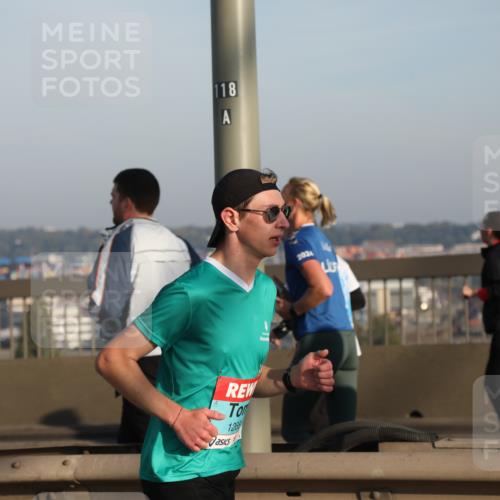03.10.2025 - Köhlbrandbrückenlauf Yannick Fuchs http://msf.ph/oto/9144906 03.10.2025 08:33:41 Position 2 118, 1268, 2024 meine-sportfotos.de