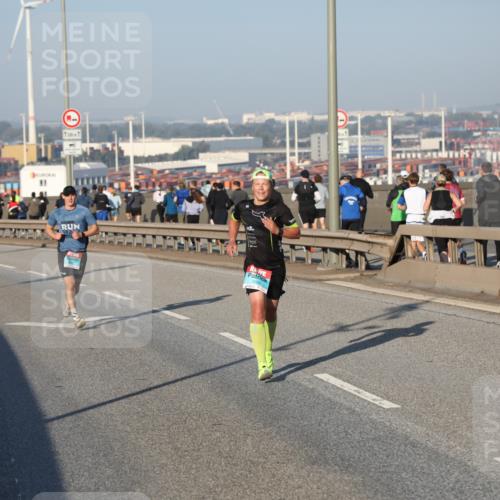 03.10.2025 - Köhlbrandbrückenlauf Yannick Fuchs http://msf.ph/oto/9144917 03.10.2025 08:33:49 Position 2 01184 meine-sportfotos.de