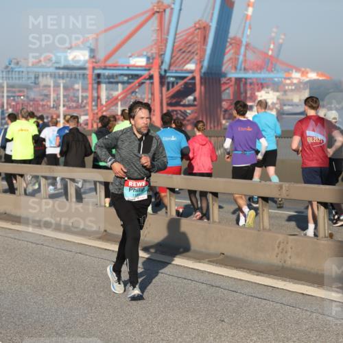 03.10.2025 - Köhlbrandbrückenlauf Yannick Fuchs http://msf.ph/oto/9144929 03.10.2025 08:33:50 Position 2 1184, 2025 meine-sportfotos.de