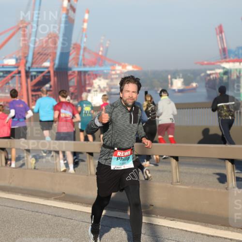 03.10.2025 - Köhlbrandbrückenlauf Yannick Fuchs http://msf.ph/oto/9144932 03.10.2025 08:33:51 Position 2 1184 meine-sportfotos.de