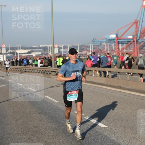 03.10.2025 - Köhlbrandbrückenlauf Yannick Fuchs http://msf.ph/oto/9144972 03.10.2025 08:33:54 Position 2 2831, 2024 meine-sportfotos.de