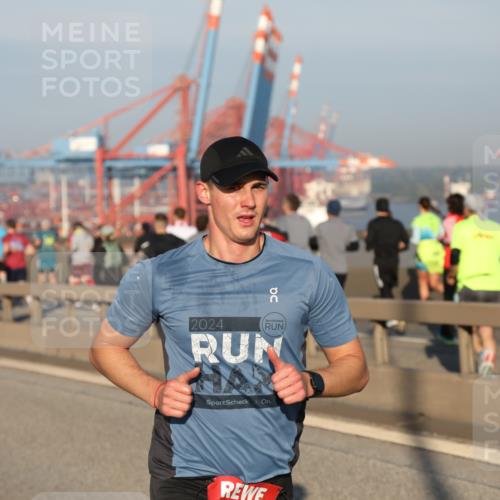03.10.2025 - Köhlbrandbrückenlauf Yannick Fuchs http://msf.ph/oto/9144981 03.10.2025 08:33:56 Position 2 2024 meine-sportfotos.de