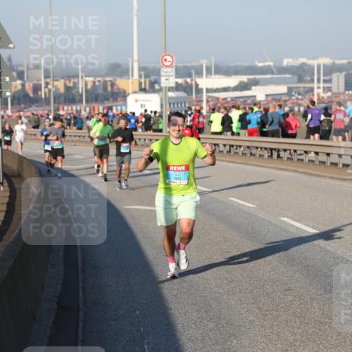 03.10.2025 - Köhlbrandbrückenlauf Yannick Fuchs http://msf.ph/oto/9144998 03.10.2025 08:34:03 Position 2 3841 meine-sportfotos.de