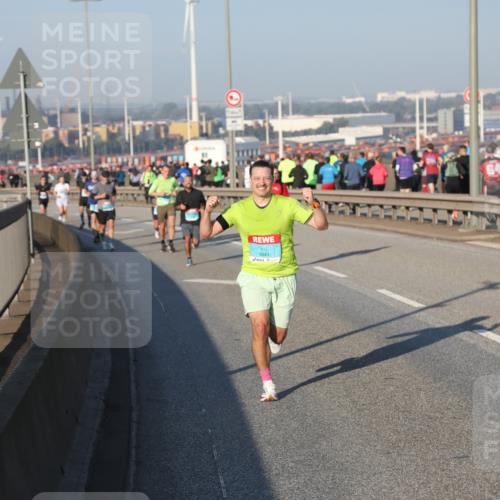 03.10.2025 - Köhlbrandbrückenlauf Yannick Fuchs http://msf.ph/oto/9145005 03.10.2025 08:34:03 Position 2 3841 meine-sportfotos.de