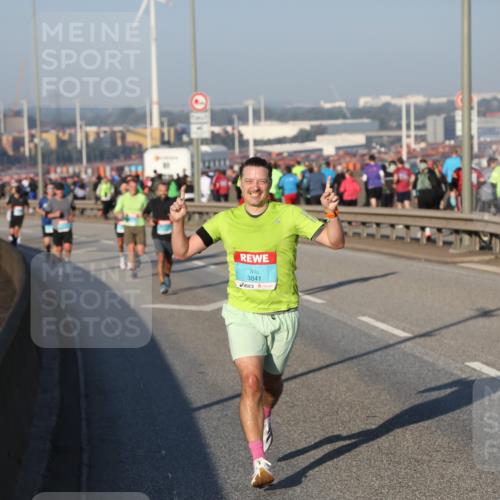 03.10.2025 - Köhlbrandbrückenlauf Yannick Fuchs http://msf.ph/oto/9145014 03.10.2025 08:34:04 Position 2 3841 meine-sportfotos.de