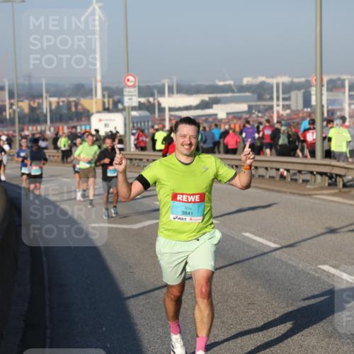 03.10.2025 - Köhlbrandbrückenlauf Yannick Fuchs http://msf.ph/oto/9145025 03.10.2025 08:34:04 Position 2 3841 meine-sportfotos.de