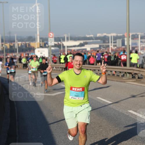 03.10.2025 - Köhlbrandbrückenlauf Yannick Fuchs http://msf.ph/oto/9145029 03.10.2025 08:34:04 Position 2 3841 meine-sportfotos.de