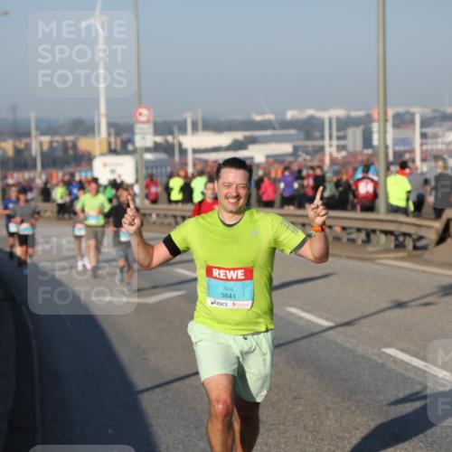 03.10.2025 - Köhlbrandbrückenlauf Yannick Fuchs http://msf.ph/oto/9145034 03.10.2025 08:34:04 Position 2 3841 meine-sportfotos.de