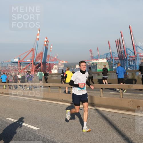 03.10.2025 - Köhlbrandbrückenlauf Yannick Fuchs http://msf.ph/oto/9145047 03.10.2025 08:34:05 Position 2 3841 meine-sportfotos.de