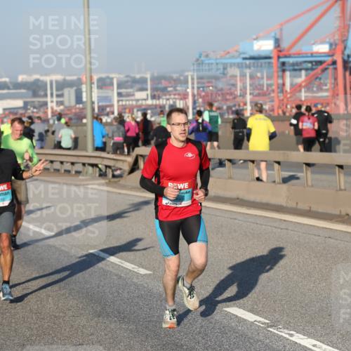 03.10.2025 - Köhlbrandbrückenlauf Yannick Fuchs http://msf.ph/oto/9145095 03.10.2025 08:34:09 Position 2 3193, 490 meine-sportfotos.de