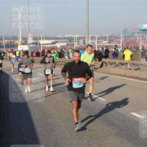 03.10.2025 - Köhlbrandbrückenlauf Yannick Fuchs http://msf.ph/oto/9145110 03.10.2025 08:34:10 Position 2 3193, 3490 meine-sportfotos.de