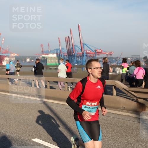 03.10.2025 - Köhlbrandbrückenlauf Yannick Fuchs http://msf.ph/oto/9145124 03.10.2025 08:34:11 Position 2 3490 meine-sportfotos.de