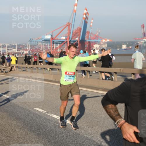 03.10.2025 - Köhlbrandbrückenlauf Yannick Fuchs http://msf.ph/oto/9145129 03.10.2025 08:34:12 Position 2 1462 meine-sportfotos.de
