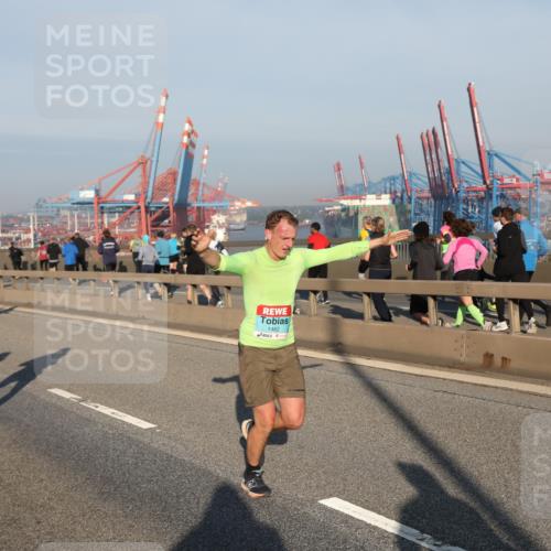 03.10.2025 - Köhlbrandbrückenlauf Yannick Fuchs http://msf.ph/oto/9145147 03.10.2025 08:34:13 Position 2 2, 1462 meine-sportfotos.de