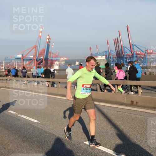 03.10.2025 - Köhlbrandbrückenlauf Yannick Fuchs http://msf.ph/oto/9145151 03.10.2025 08:34:13 Position 2 1462 meine-sportfotos.de