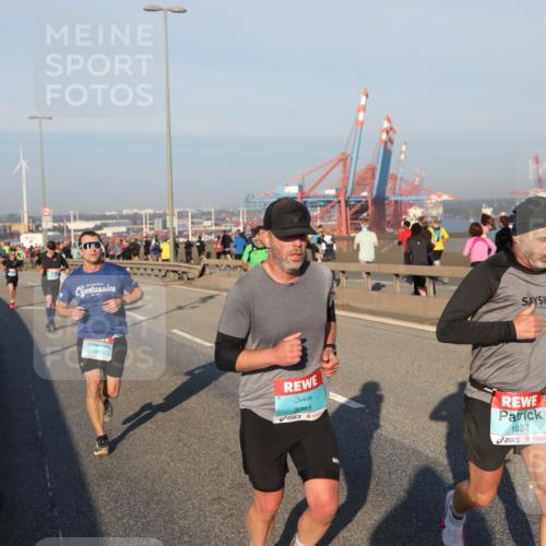 03.10.2025 - Köhlbrandbrückenlauf Yannick Fuchs http://msf.ph/oto/9145175 03.10.2025 08:34:14 Position 2 1040, 3785, 1037 meine-sportfotos.de