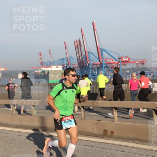 03.10.2025 - Köhlbrandbrückenlauf Yannick Fuchs http://msf.ph/oto/9145203 03.10.2025 08:34:17 Position 2 2704 meine-sportfotos.de