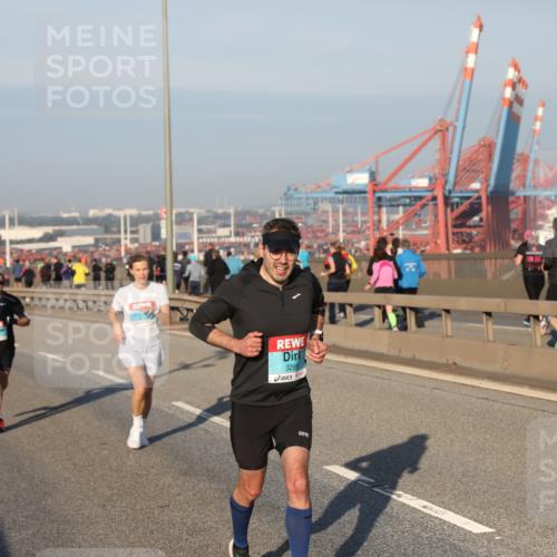 03.10.2025 - Köhlbrandbrückenlauf Yannick Fuchs http://msf.ph/oto/9145210 03.10.2025 08:34:18 Position 2 3288 meine-sportfotos.de