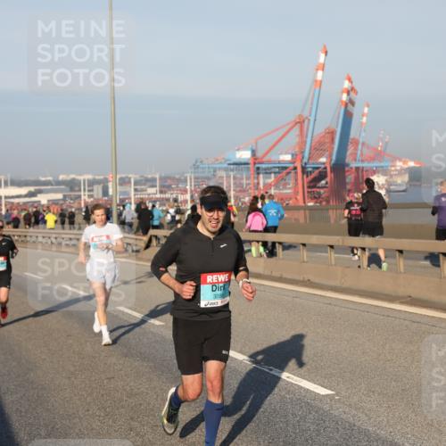 03.10.2025 - Köhlbrandbrückenlauf Yannick Fuchs http://msf.ph/oto/9145215 03.10.2025 08:34:18 Position 2 3288 meine-sportfotos.de