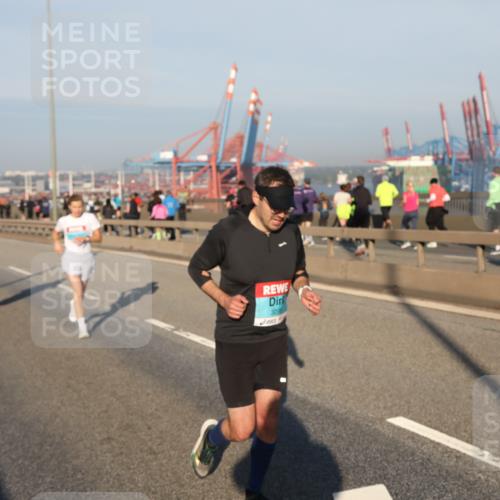 03.10.2025 - Köhlbrandbrückenlauf Yannick Fuchs http://msf.ph/oto/9145227 03.10.2025 08:34:19 Position 2  meine-sportfotos.de