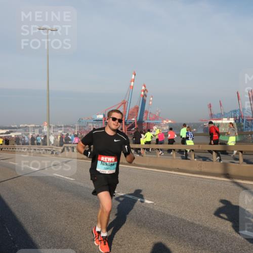 03.10.2025 - Köhlbrandbrückenlauf Yannick Fuchs http://msf.ph/oto/9145248 03.10.2025 08:34:22 Position 2 1085 meine-sportfotos.de