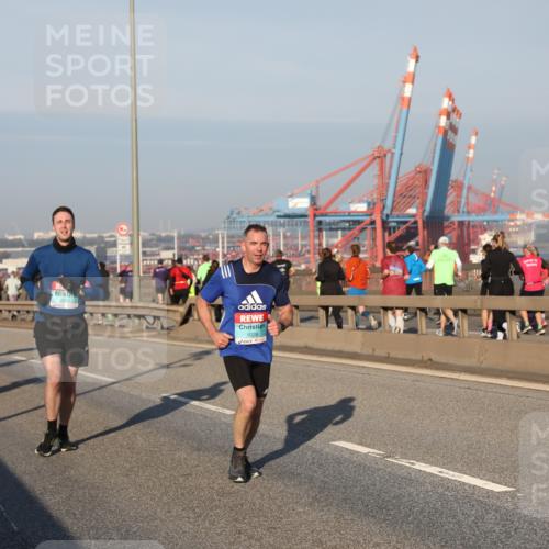 03.10.2025 - Köhlbrandbrückenlauf Yannick Fuchs http://msf.ph/oto/9145272 03.10.2025 08:34:28 Position 2 1028 meine-sportfotos.de