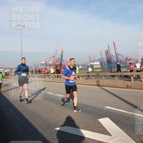 03.10.2025 - Köhlbrandbrückenlauf Yannick Fuchs http://msf.ph/oto/9145285 03.10.2025 08:34:29 Position 2  meine-sportfotos.de