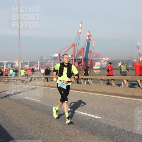 03.10.2025 - Köhlbrandbrückenlauf Yannick Fuchs http://msf.ph/oto/9145375 03.10.2025 08:34:37 Position 2 3720 meine-sportfotos.de