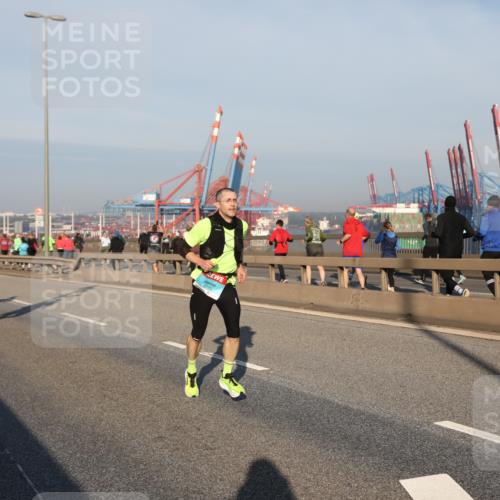 03.10.2025 - Köhlbrandbrückenlauf Yannick Fuchs http://msf.ph/oto/9145379 03.10.2025 08:34:37 Position 2 3720 meine-sportfotos.de