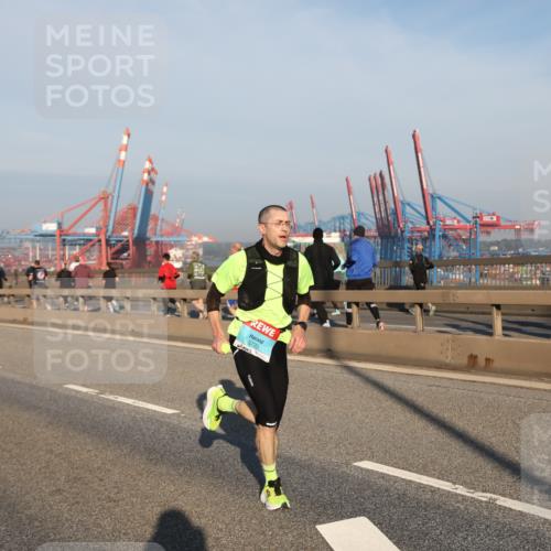 03.10.2025 - Köhlbrandbrückenlauf Yannick Fuchs http://msf.ph/oto/9145395 03.10.2025 08:34:37 Position 2 3720 meine-sportfotos.de