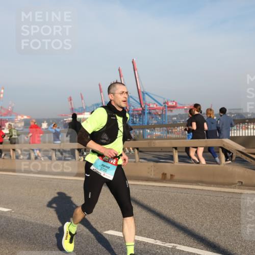 03.10.2025 - Köhlbrandbrückenlauf Yannick Fuchs http://msf.ph/oto/9145399 03.10.2025 08:34:38 Position 2 3720 meine-sportfotos.de