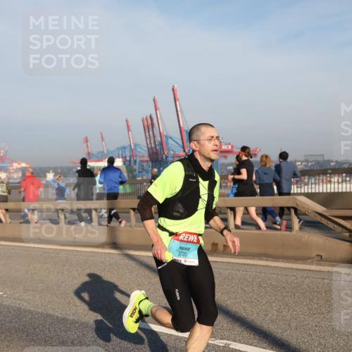 03.10.2025 - Köhlbrandbrückenlauf Yannick Fuchs http://msf.ph/oto/9145402 03.10.2025 08:34:38 Position 2 3720 meine-sportfotos.de
